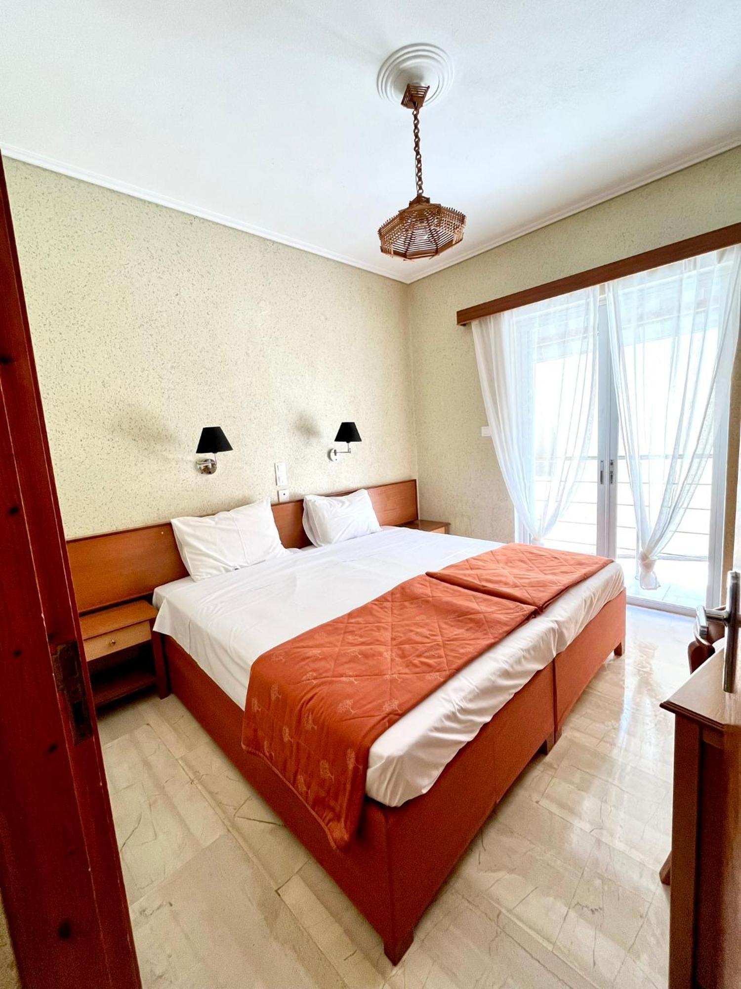 Oelia Rooms & Apartments Agia Marina  외부 사진