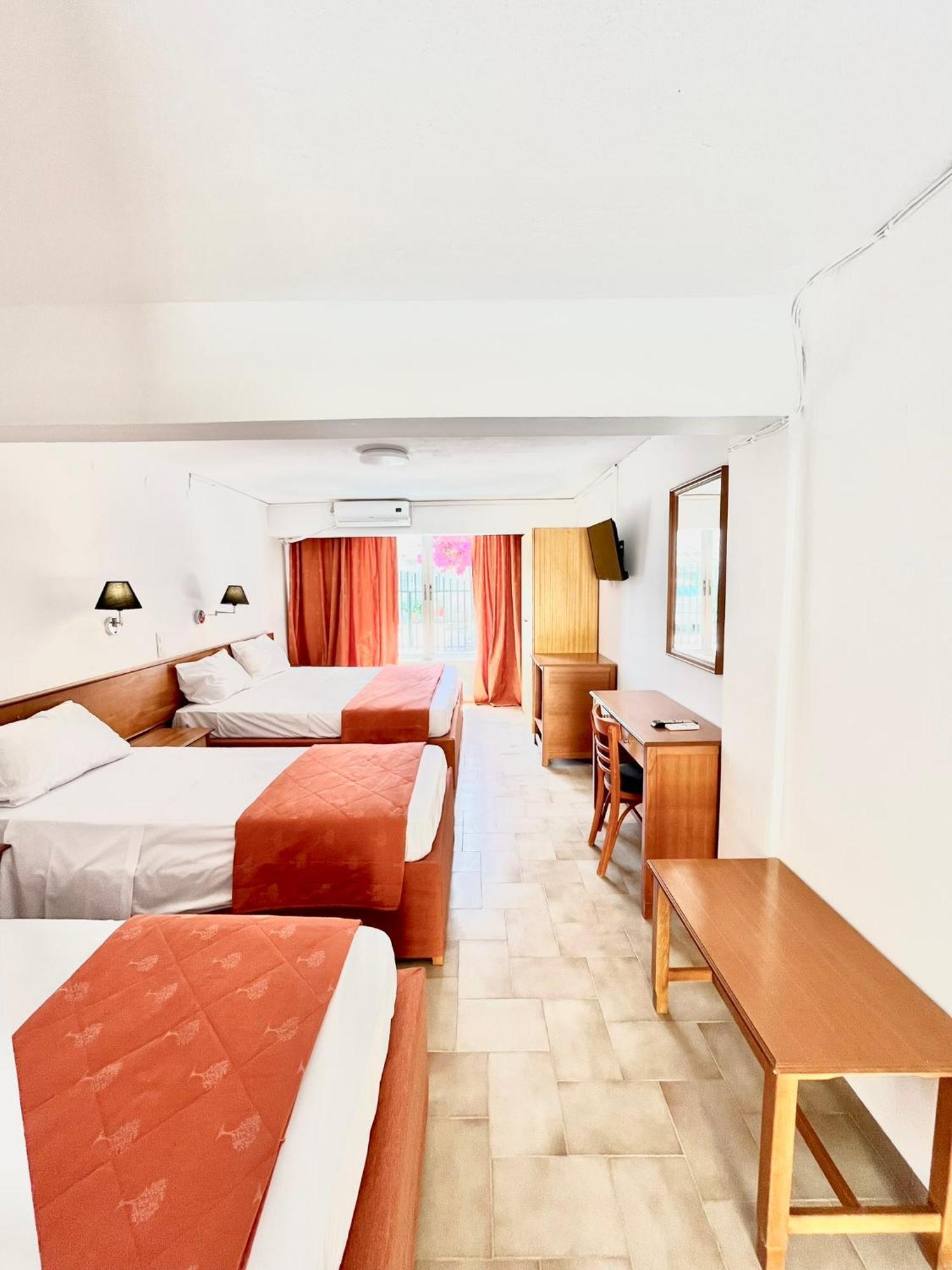 Oelia Rooms & Apartments Agia Marina  외부 사진