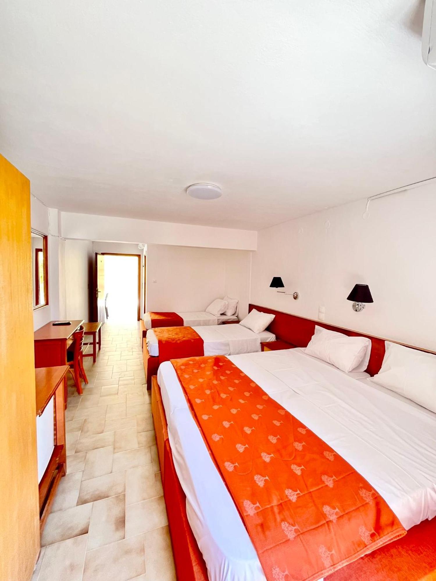 Oelia Rooms & Apartments Agia Marina  외부 사진