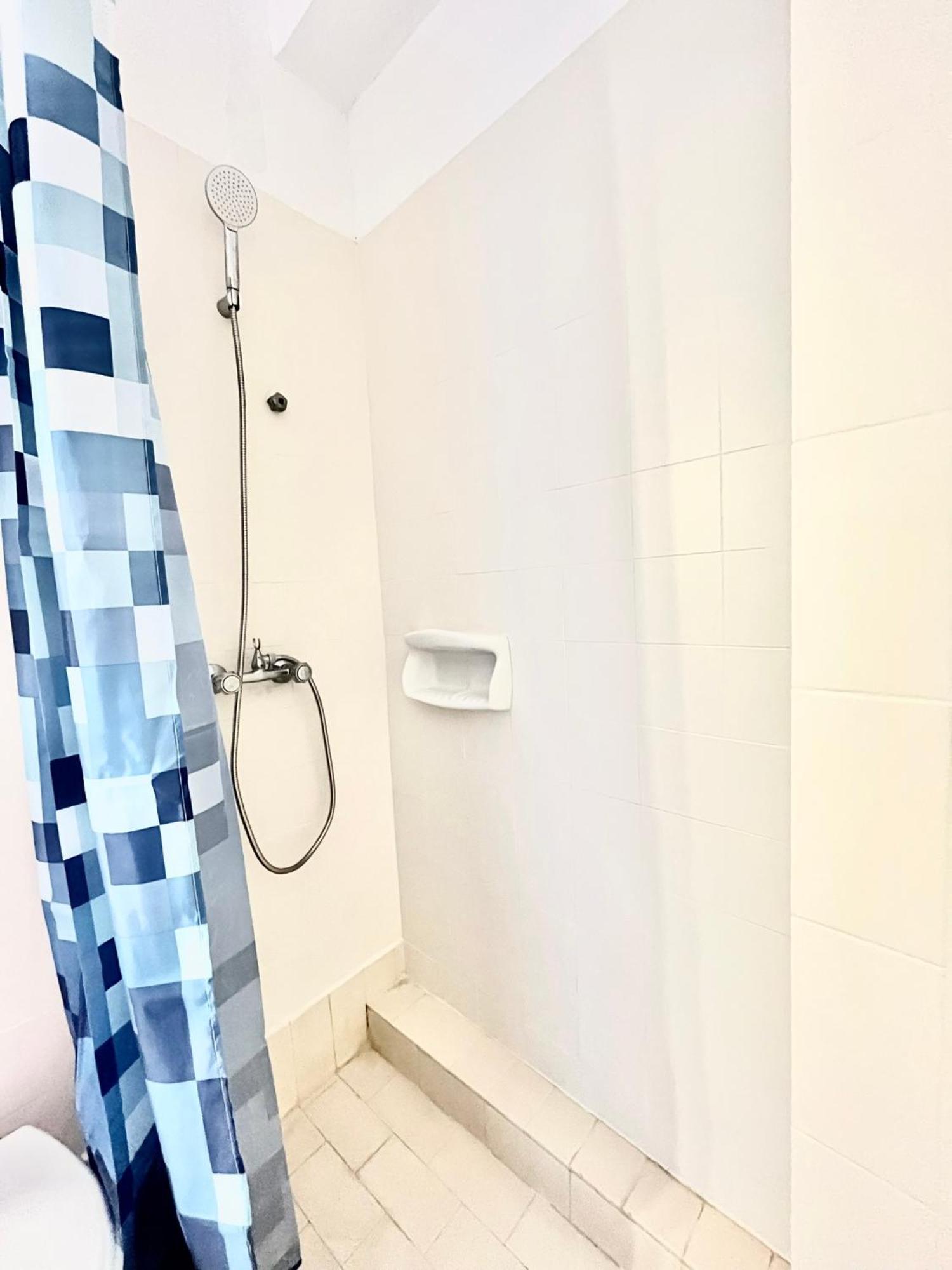 Oelia Rooms & Apartments Agia Marina  외부 사진