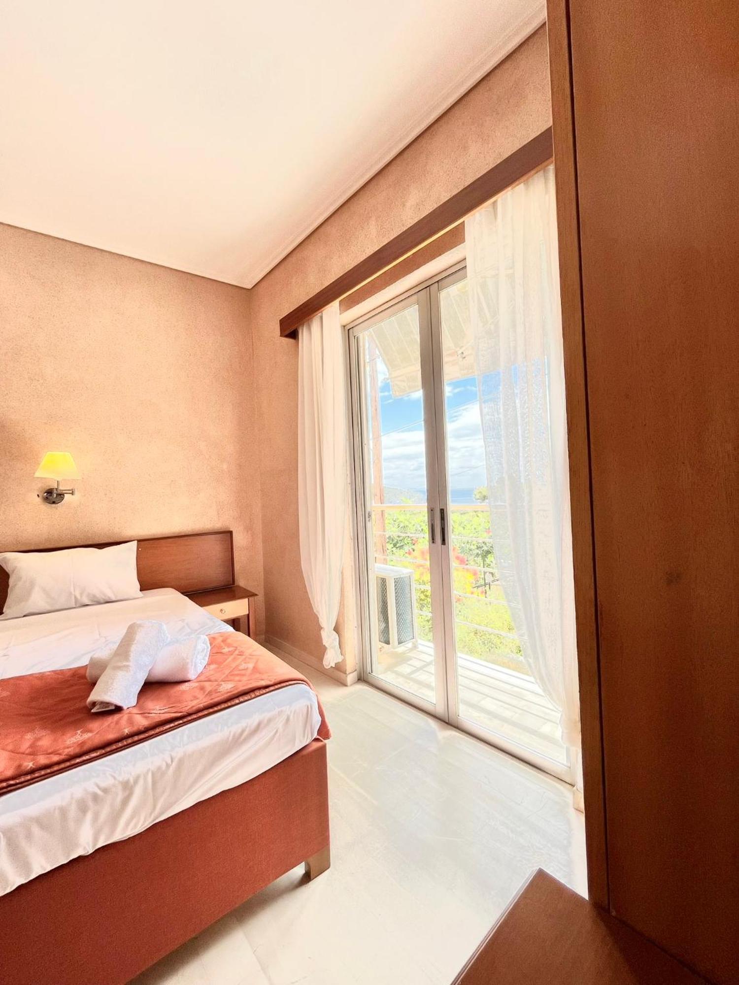 Oelia Rooms & Apartments Agia Marina  외부 사진