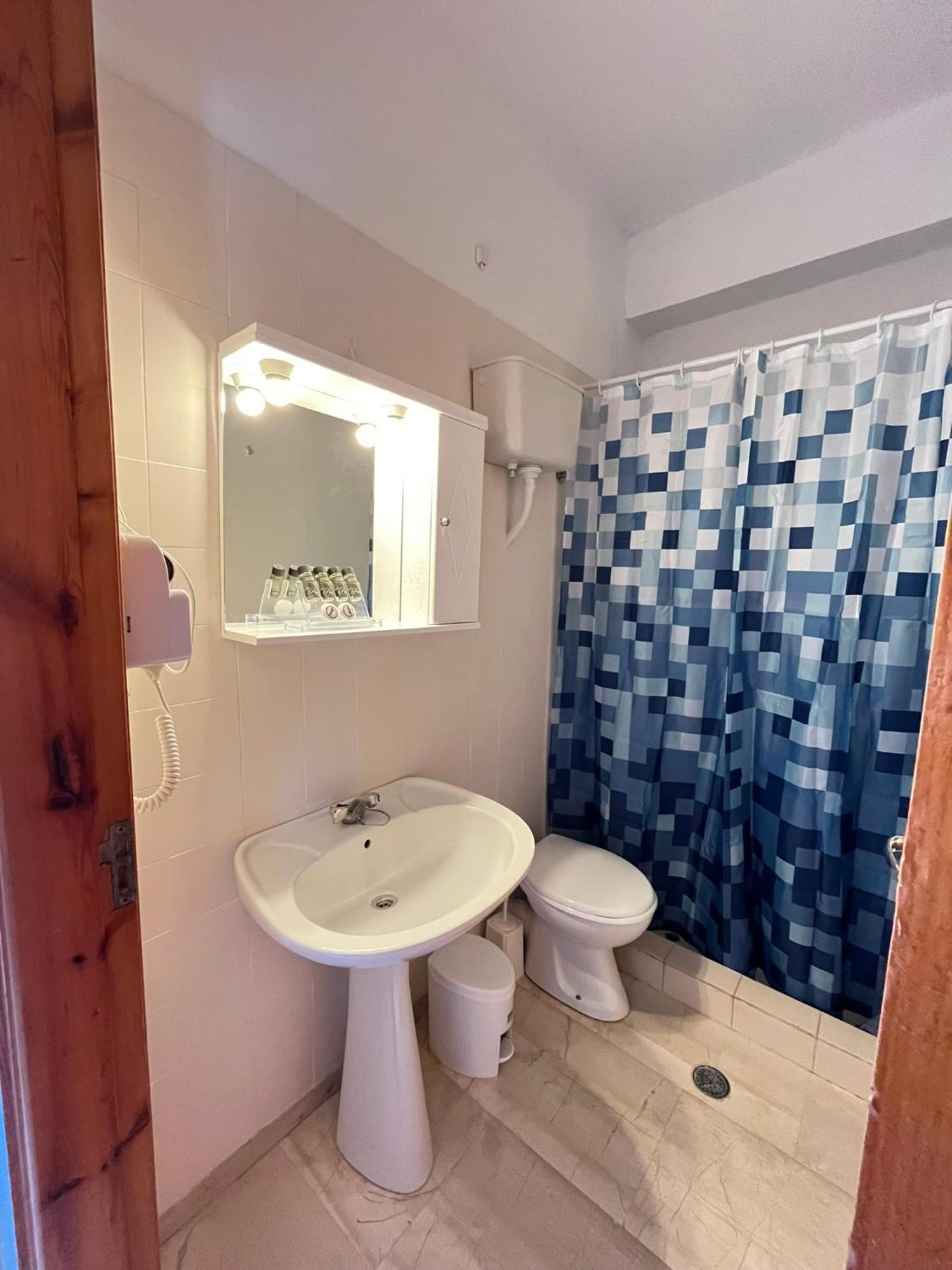 Oelia Rooms & Apartments Agia Marina  외부 사진
