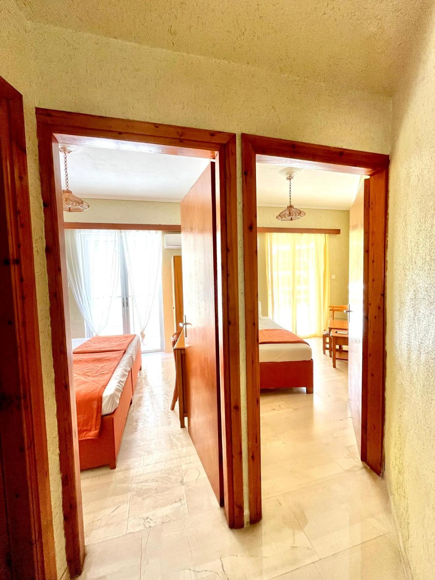 Oelia Rooms & Apartments Agia Marina  외부 사진
