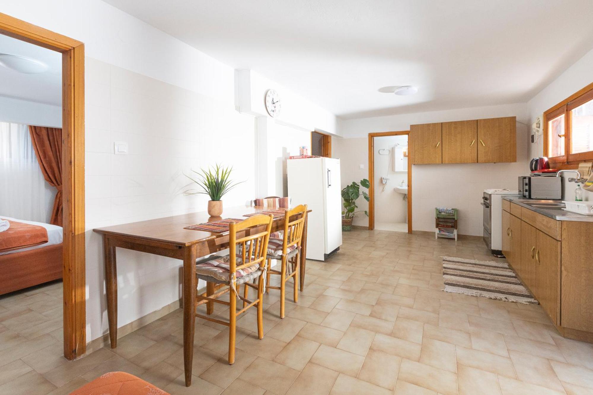 Oelia Rooms & Apartments Agia Marina  외부 사진