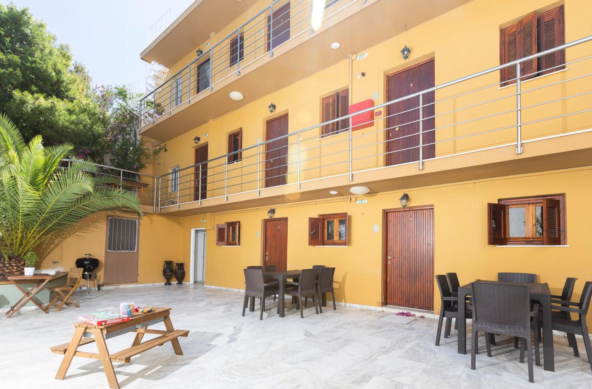 Oelia Rooms & Apartments Agia Marina  외부 사진