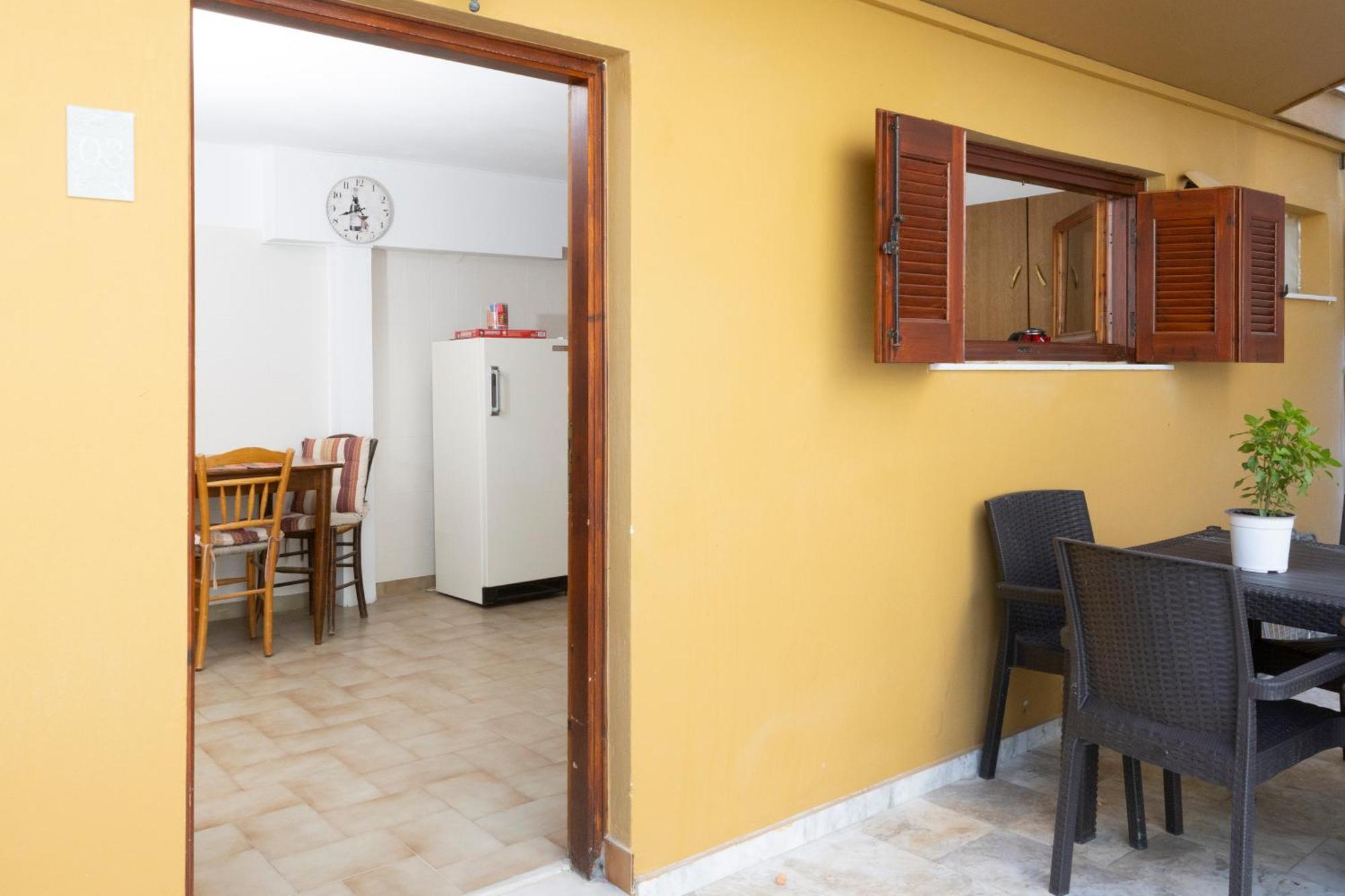 Oelia Rooms & Apartments Agia Marina  외부 사진