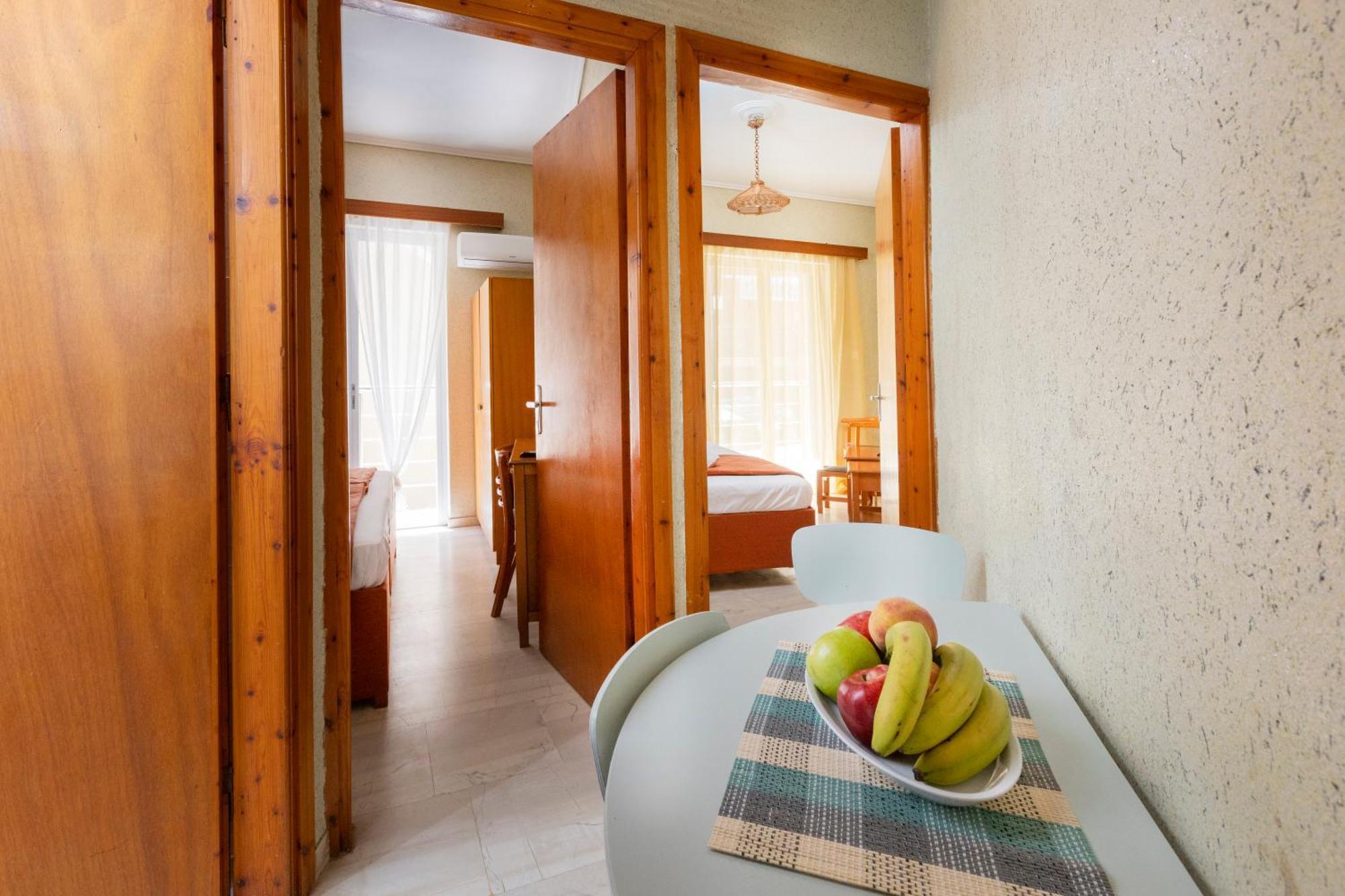 Oelia Rooms & Apartments Agia Marina  외부 사진